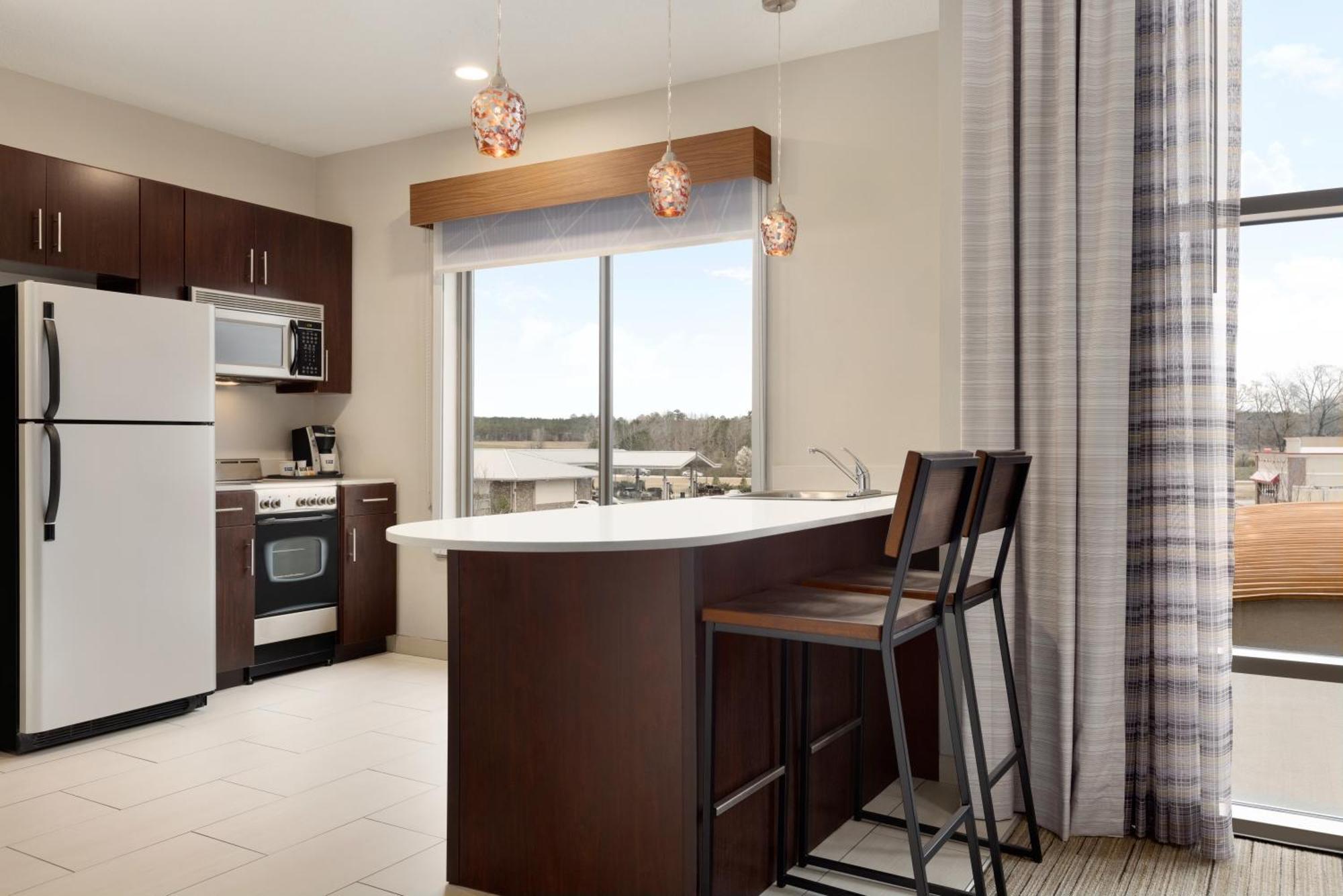 Holiday Inn Express Hotel & Suites Opelika Auburn By Ihg Bagian luar foto