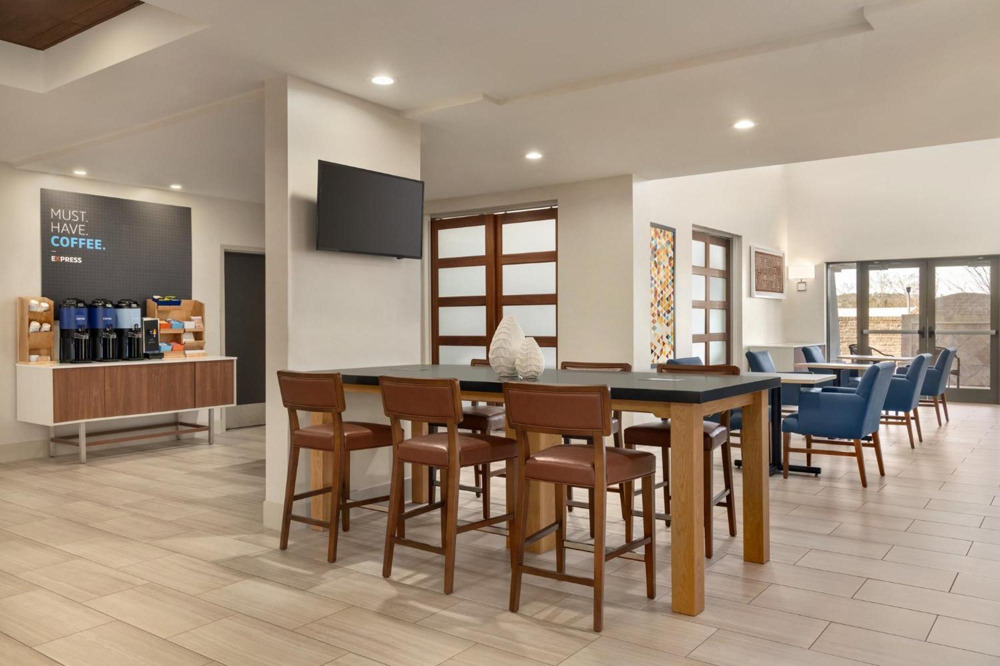Holiday Inn Express Hotel & Suites Opelika Auburn By Ihg Bagian luar foto